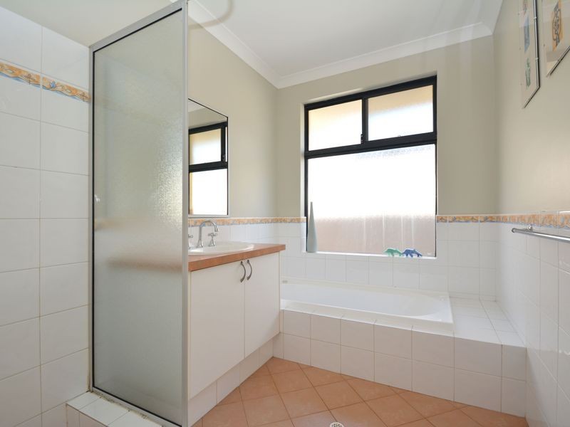 43 Seville Drive, Seville Grove WA 6112