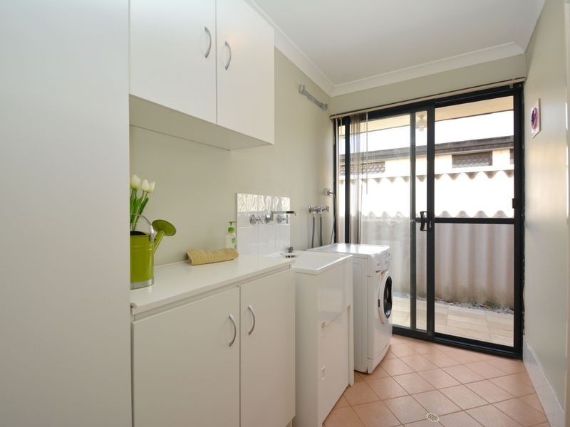 43 Seville Drive, Seville Grove WA 6112