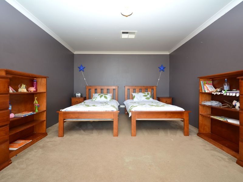 43 Seville Drive, Seville Grove WA 6112