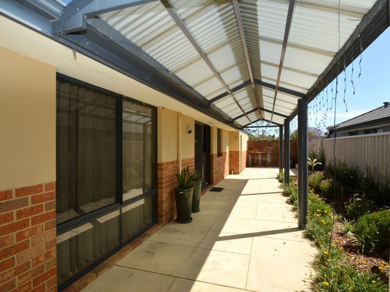 43 Seville Drive, Seville Grove WA 6112