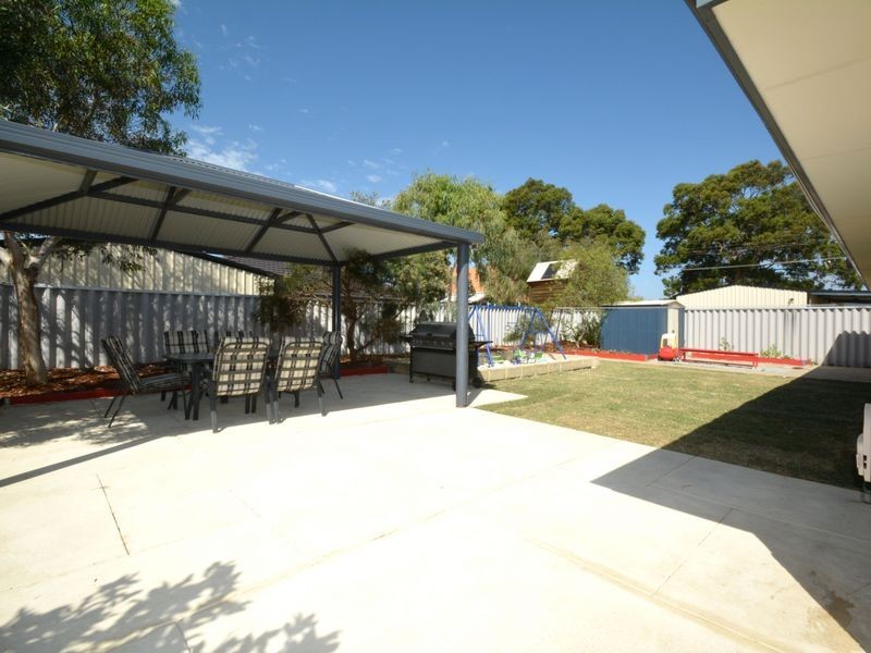 43 Seville Drive, Seville Grove WA 6112
