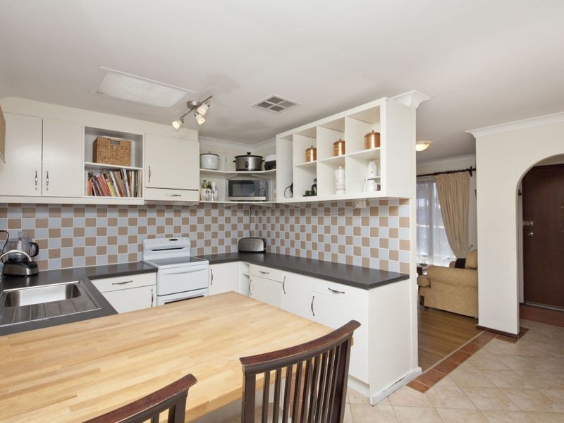 13 Felicia Place, Camillo WA 6111