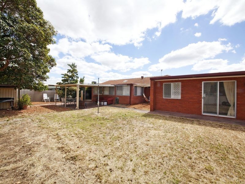 13 Felicia Place, Camillo WA 6111