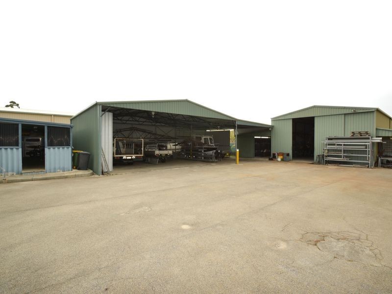 4 Burns Road, Armadale WA 6112