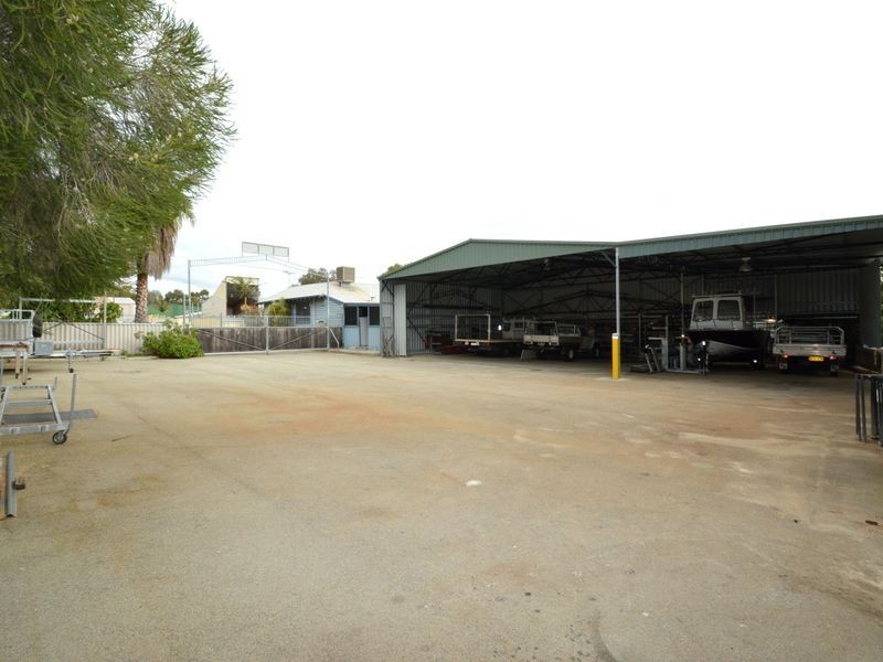 4 Burns Road, Armadale WA 6112