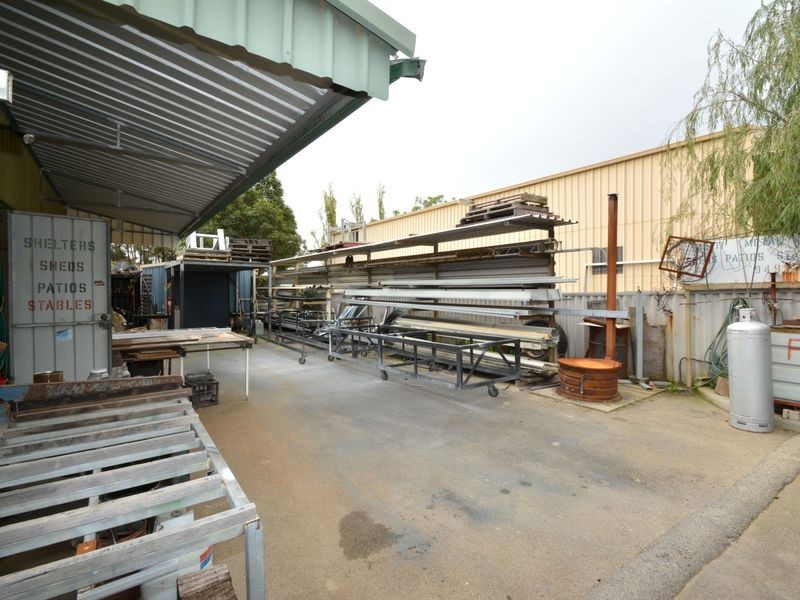 4 Burns Road, Armadale WA 6112