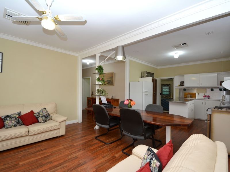 4 Burns Road, Armadale WA 6112