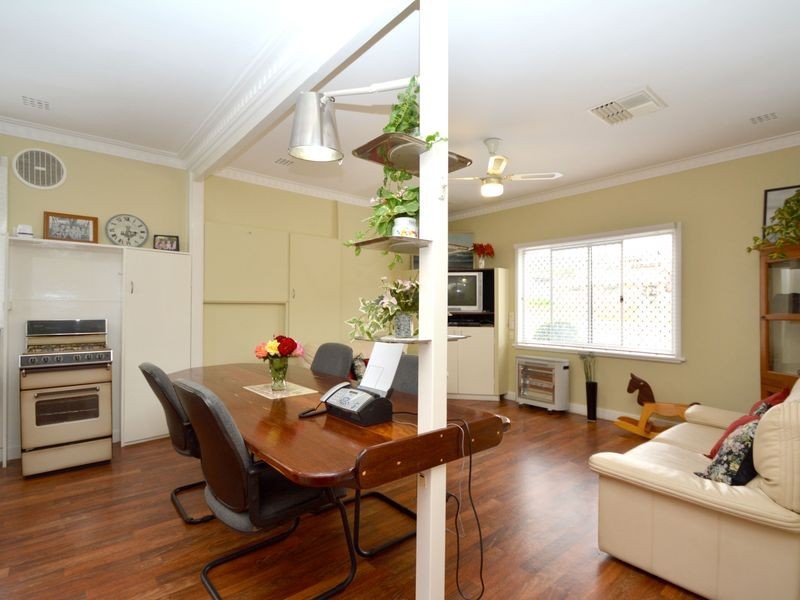 4 Burns Road, Armadale WA 6112