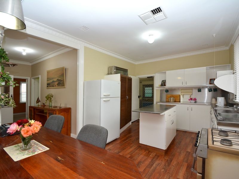 4 Burns Road, Armadale WA 6112