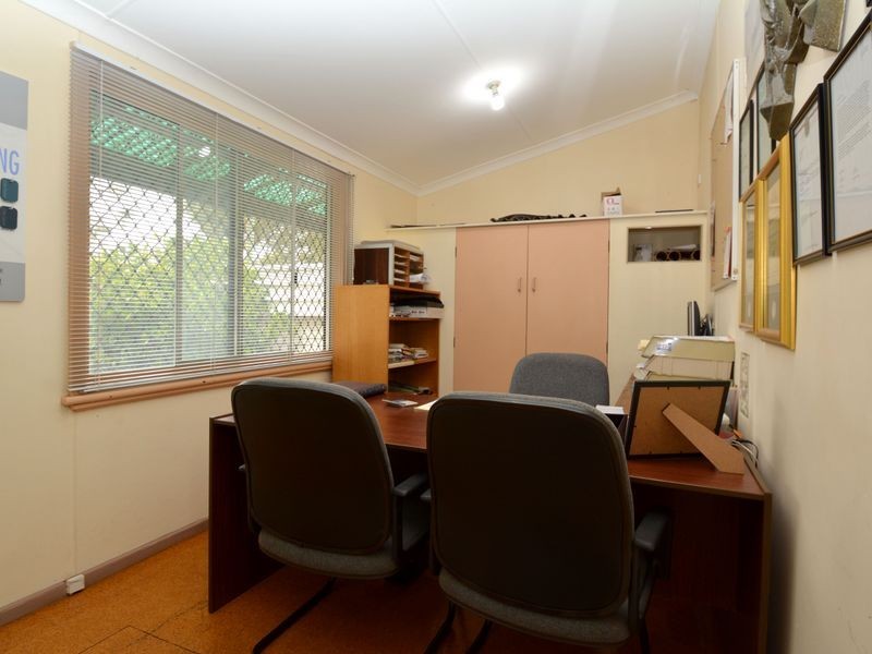 4 Burns Road, Armadale WA 6112