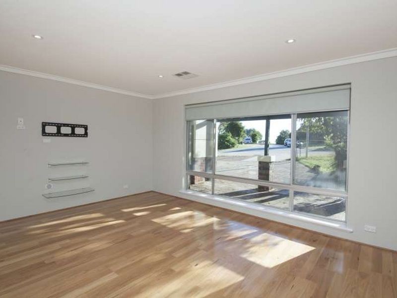 24 Barranduna Drive, Mount Nasura WA 6112