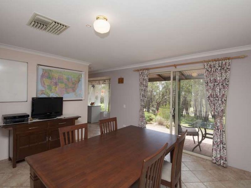 94 Old Coach Road W, Gidgegannup WA 6083