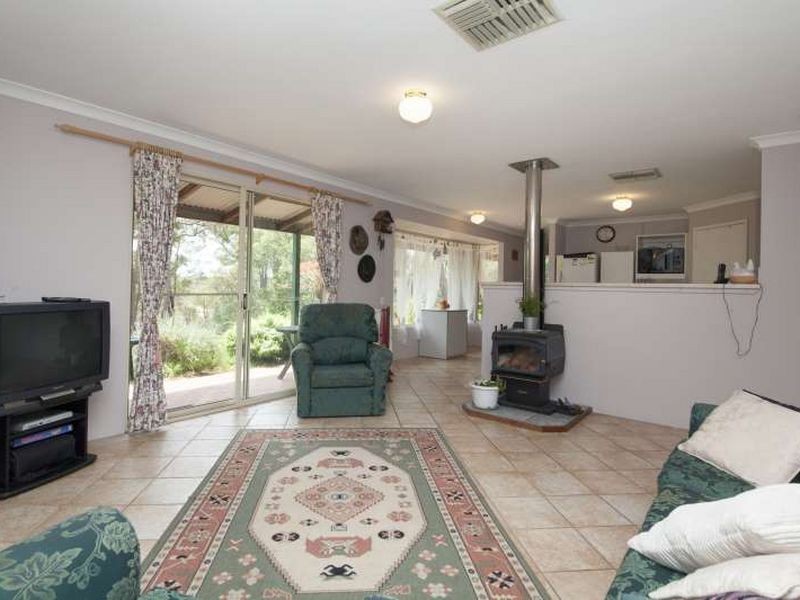 94 Old Coach Road W, Gidgegannup WA 6083
