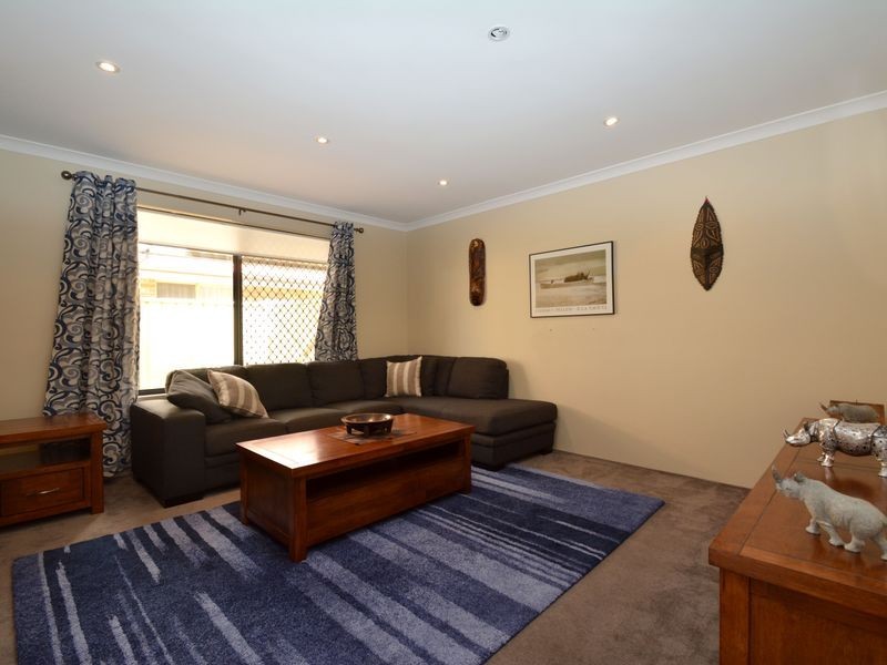 12 Santiago Street, Seville Grove WA 6112