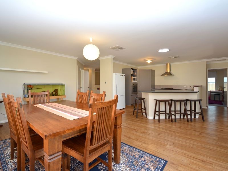 12 Santiago Street, Seville Grove WA 6112