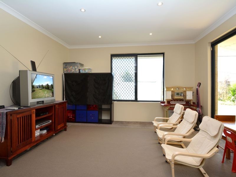 12 Santiago Street, Seville Grove WA 6112