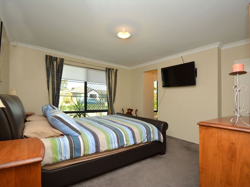 12 Santiago Street, Seville Grove WA 6112