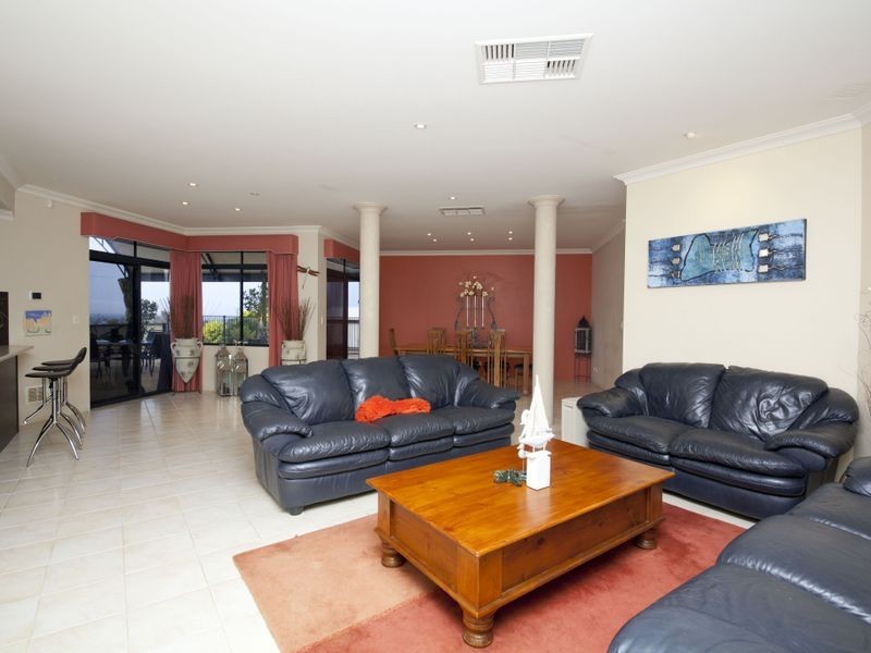 22 Richon Heights, Mount Richon WA 6112