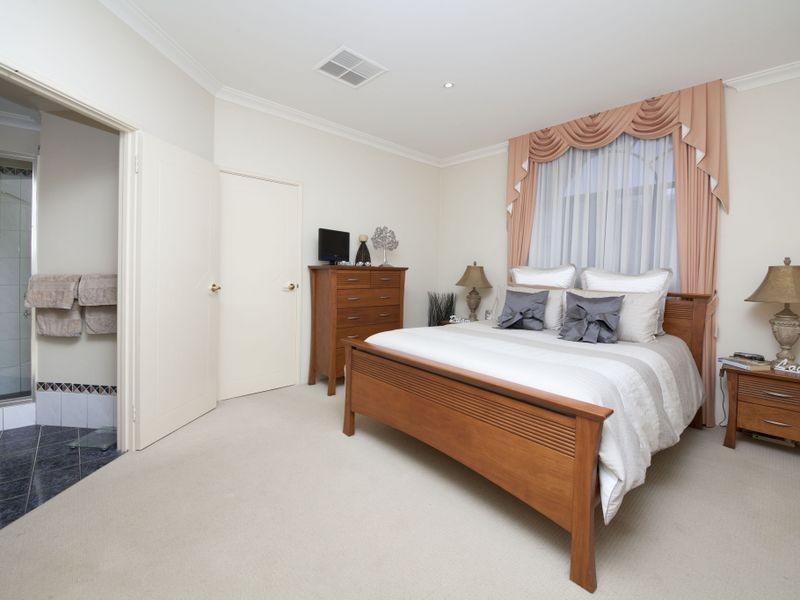 22 Richon Heights, Mount Richon WA 6112