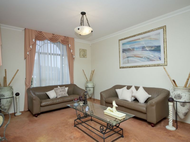 22 Richon Heights, Mount Richon WA 6112