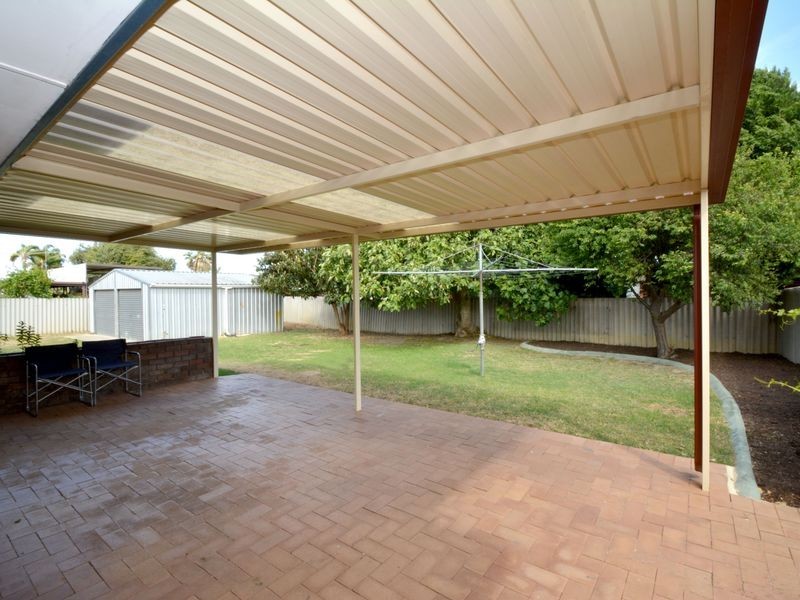 4 Sherwood Court, Armadale WA 6112