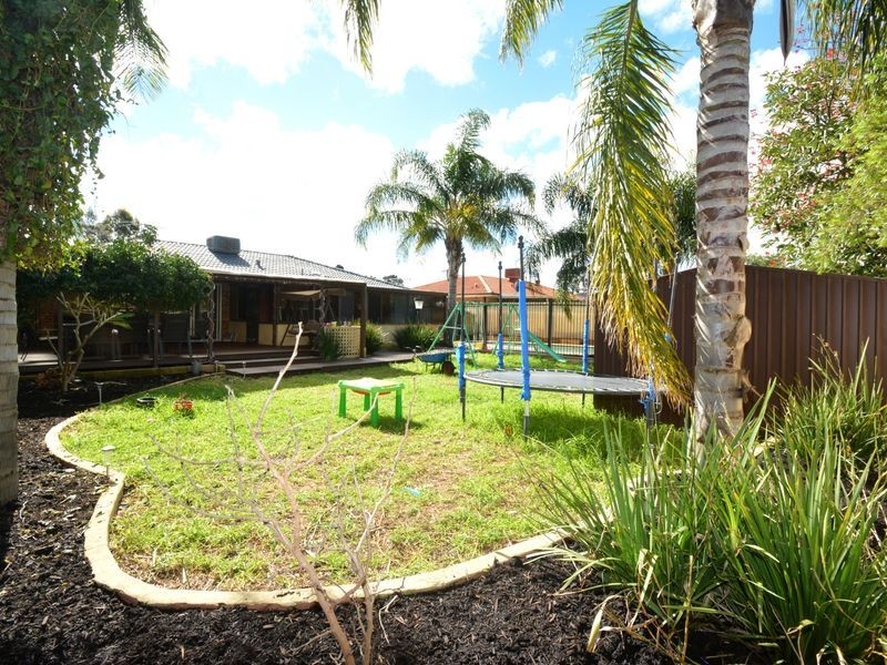 8 Mignon Court, Armadale WA 6112