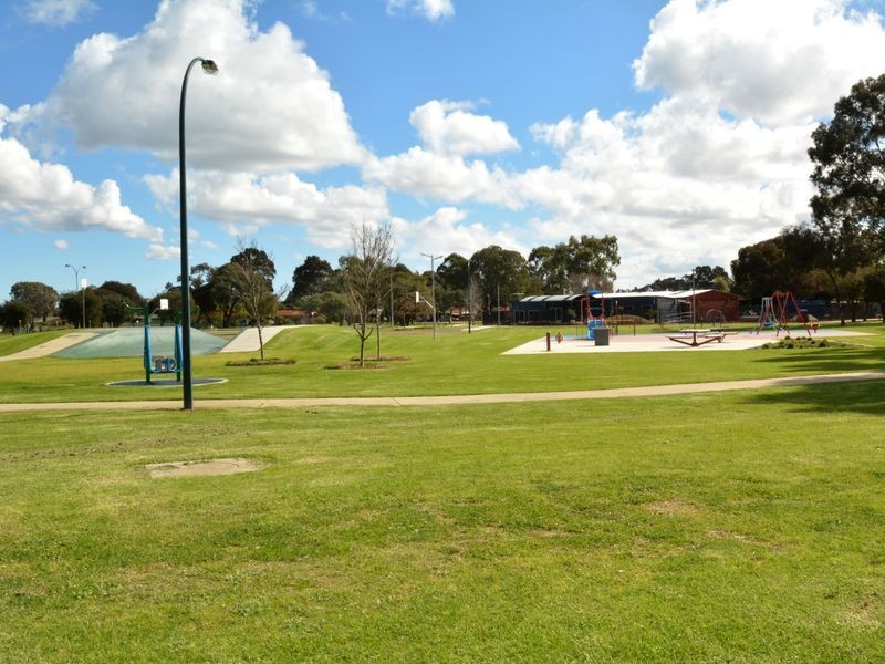 8 Mignon Court, Armadale WA 6112