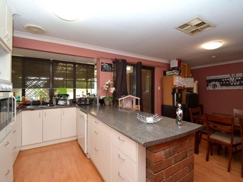 8 Smith Close, Armadale WA 6112