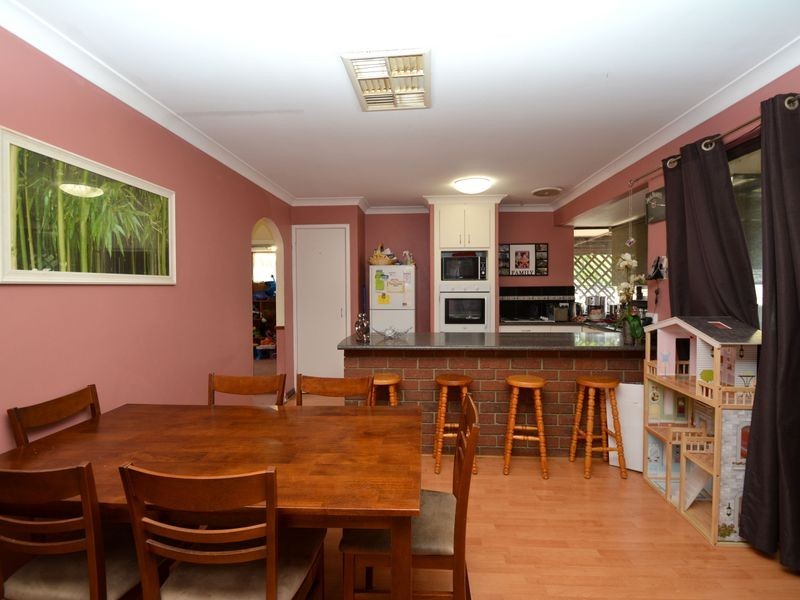 8 Smith Close, Armadale WA 6112