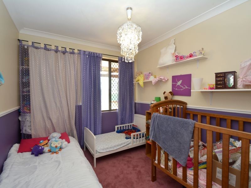 8 Smith Close, Armadale WA 6112