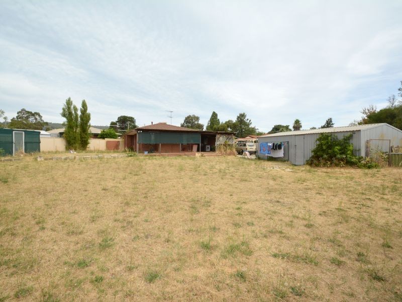 8 Smith Close, Armadale WA 6112