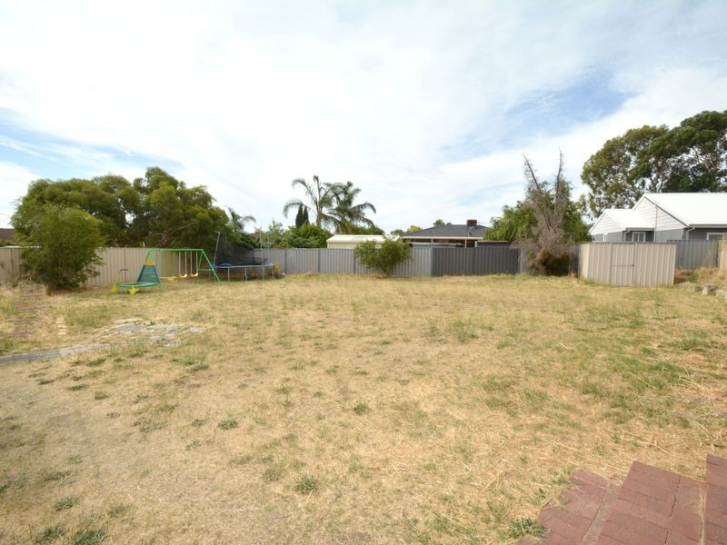 8 Smith Close, Armadale WA 6112