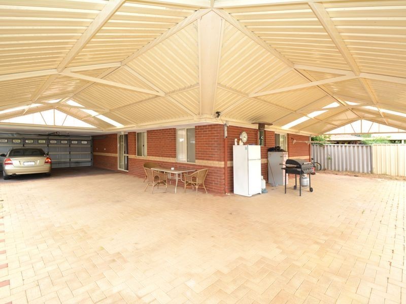 158 Seville Drive, Seville Grove WA 6112