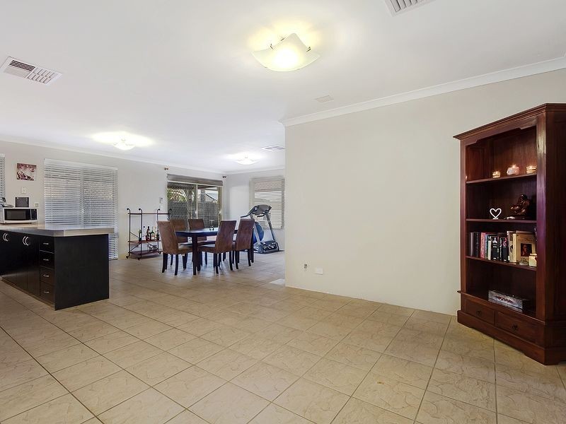 28 McCubbin Loop, Seville Grove WA 6112
