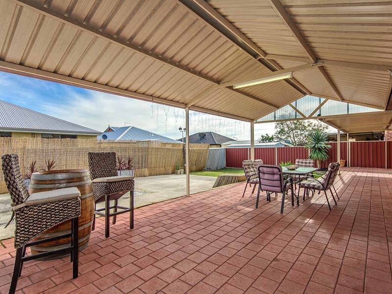 28 McCubbin Loop, Seville Grove WA 6112