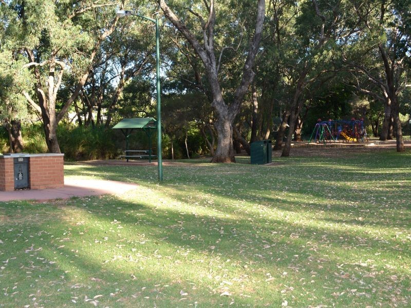 18 Weston Terrace, Kelmscott WA 6111