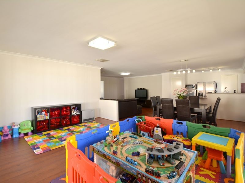 13 Santiago Street, Seville Grove WA 6112