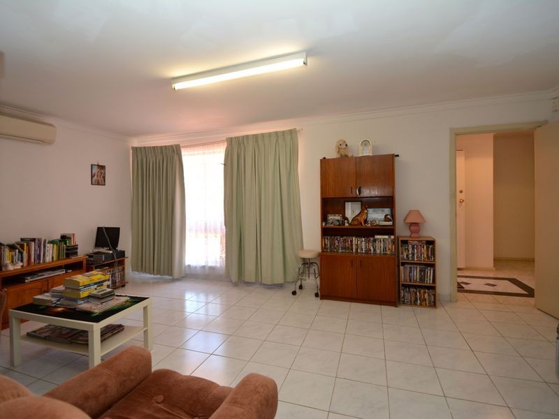 4 Foster Road, Kelmscott WA 6111