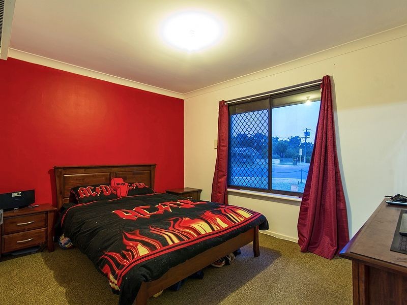 1 Nattai Court, Armadale WA 6112