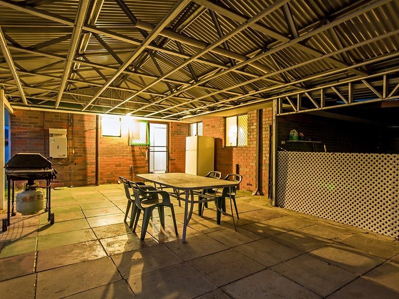 1 Nattai Court, Armadale WA 6112