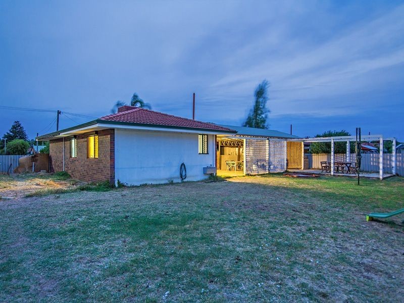 1 Nattai Court, Armadale WA 6112