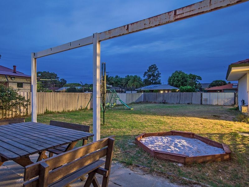 1 Nattai Court, Armadale WA 6112