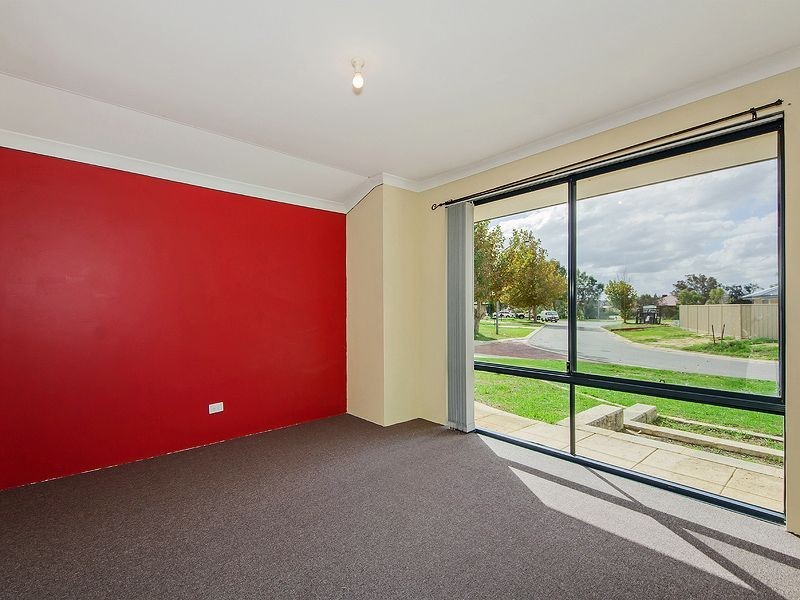 18 Dunn Close, Seville Grove WA 6112