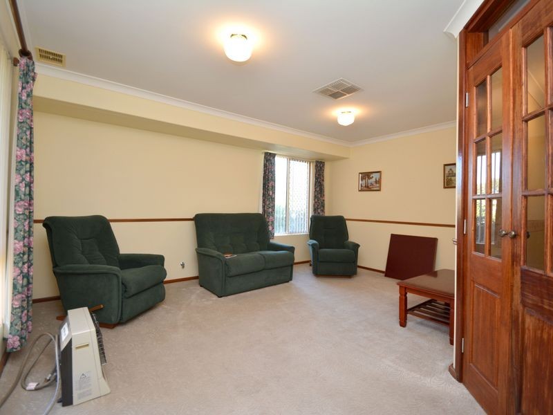 55 Chadwick Parade, Brookdale WA 6112