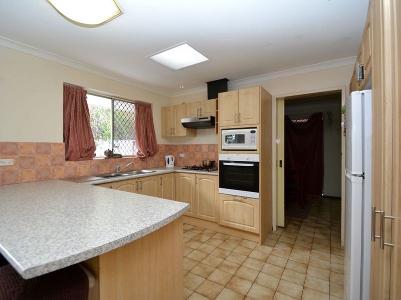 35 Harrison Road, Mount Richon WA 6112