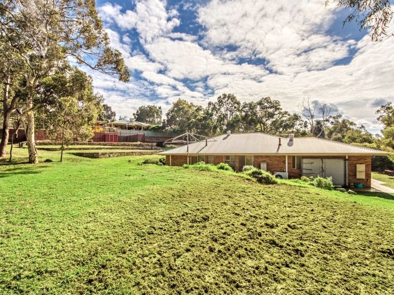 89 Amethyst Crescent, Mount Richon WA 6112
