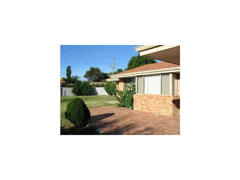 1 Kingham Place, Seville Grove WA 6112