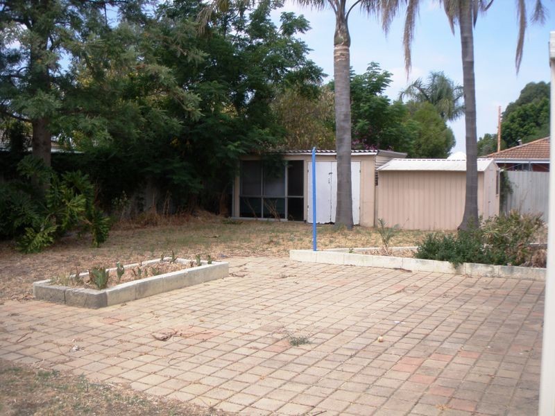 2a Cabarita Road, Armadale WA 6112