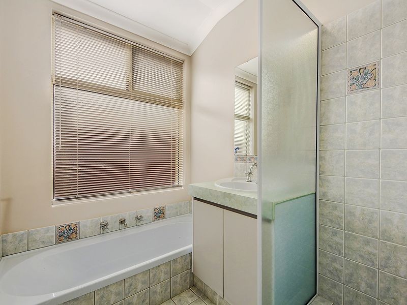 28 McCubbin Loop, Seville Grove WA 6112