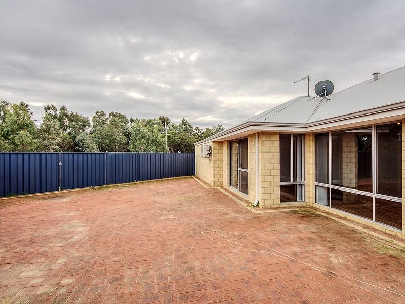 24 Madeira Turn, Darling Downs WA 6122